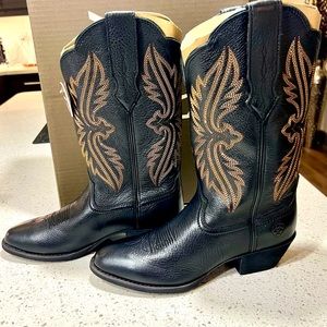 BRAND NEW FROM BOX - ARIAT WOMENS BOOTS - R Toe StretchFit Western 6.5B Black